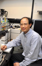 Wayne Chen in his lab at the Cumming School of Medicine.