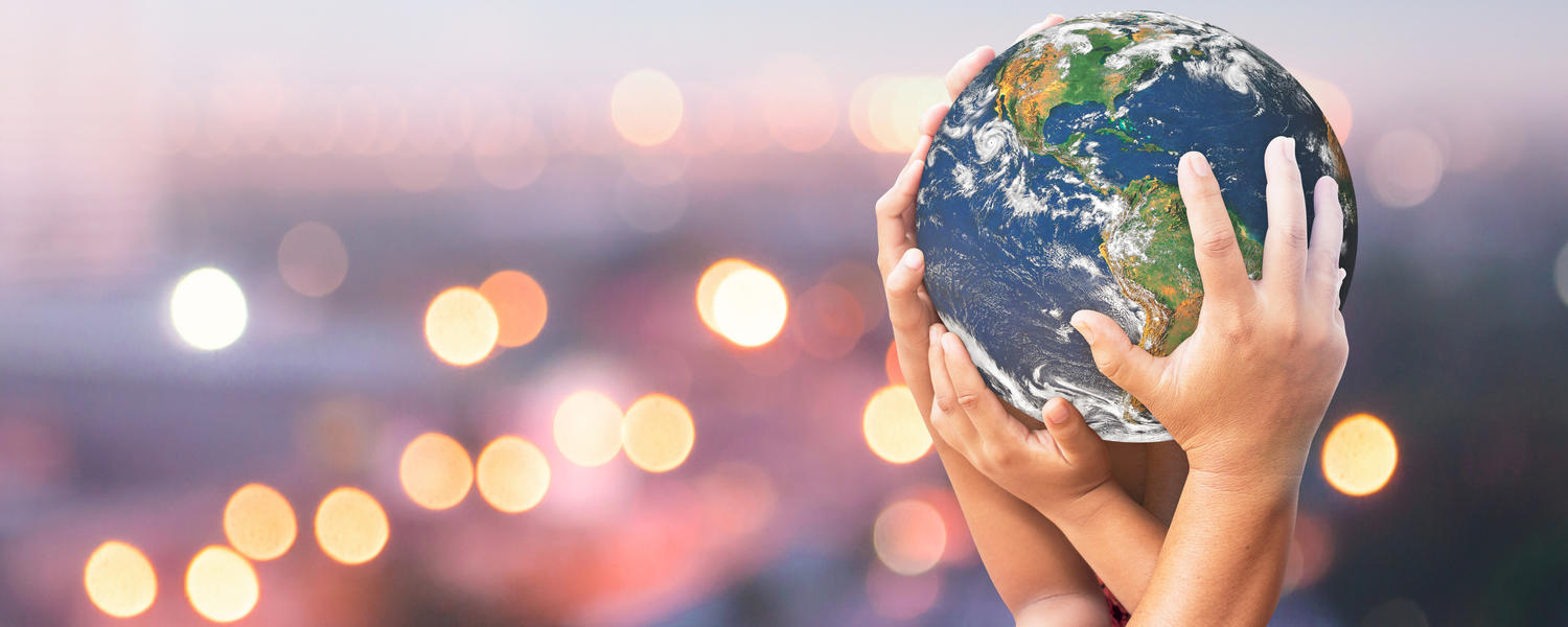 hands holding the globe