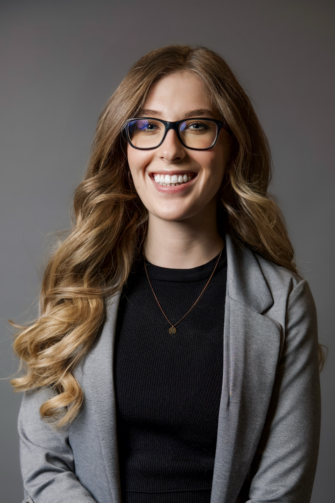 Courtney Headshot